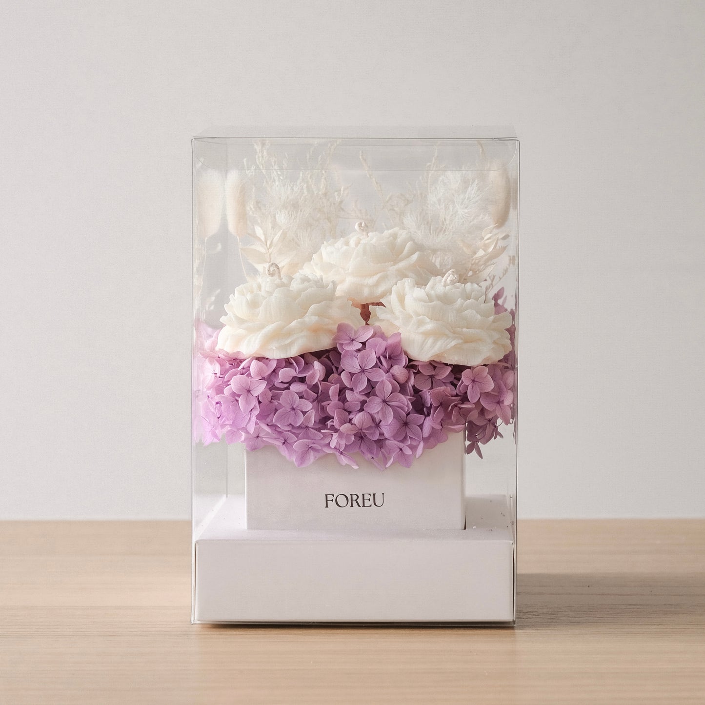 Premium flower box arrangement of dried flowers and three peony shaped decorative candles, with the brand name 'FOREU' visible.