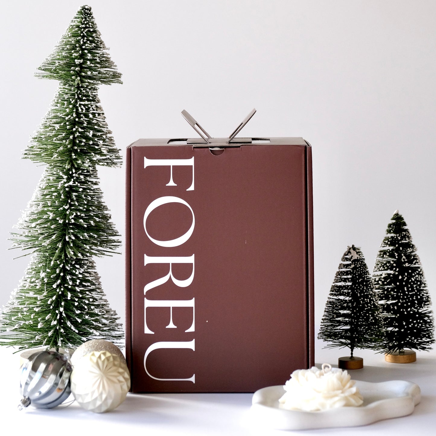 FOREU Premium Christmas Candle Box packaging timeless cardboard gift box with festive design, perfect for luxury Christmas gifting and stylish holiday décor.